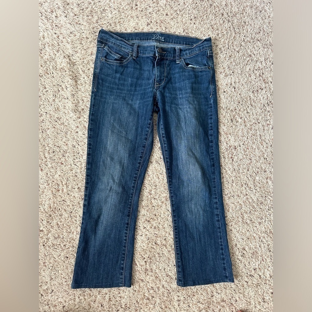 Old Navy Women's Size 4 L Jeans Diva Crop Medium Wash  Blue Denim Low Rise Y2K